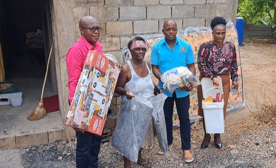 minister present disaster relief supplies